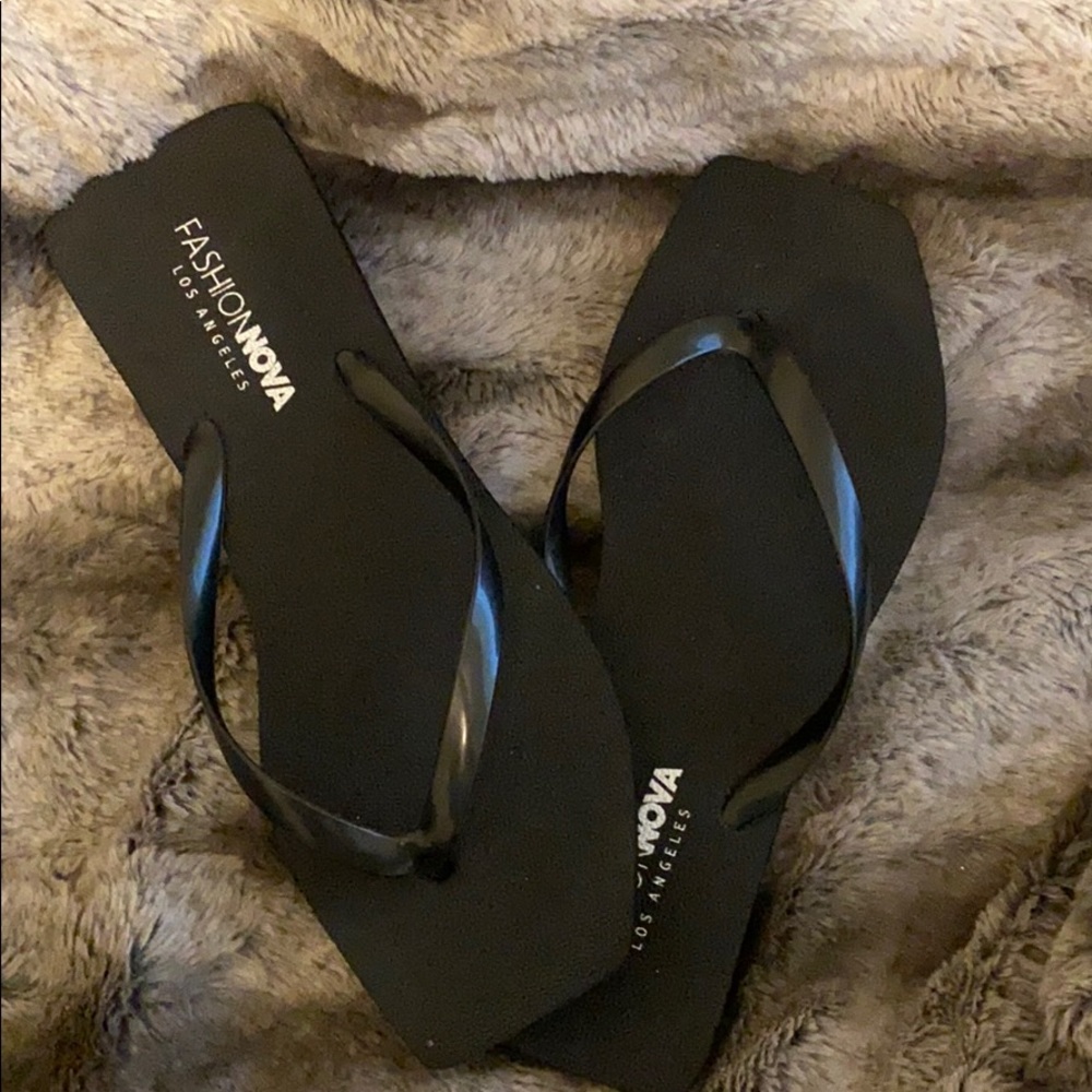 Black square top flip flops